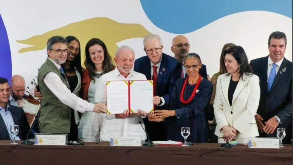 Lula visita UFN3 e entrega títulos no Assentamento Itamarati