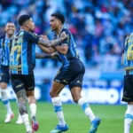 Grêmio vence São Paulo de virada e deixa o Z-4 do Brasileirão