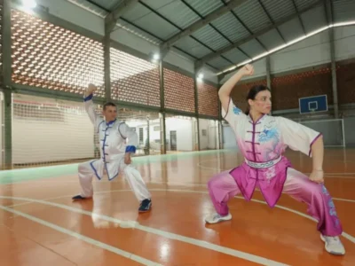 Tradição de família: pais ensinam kung-fu às filhas
