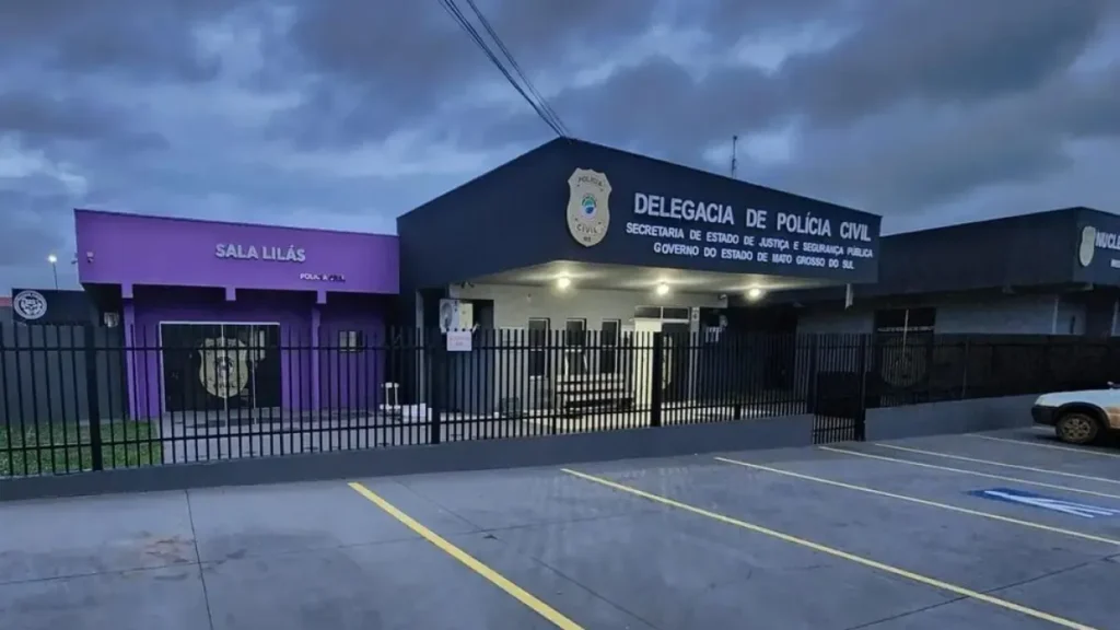 Jovem de 23 anos é morto a tiros ao abrir portão em Costa Rica